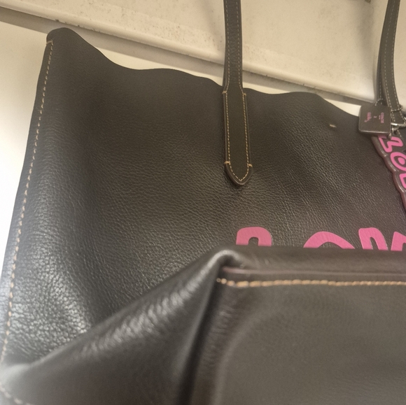 Coach X Keith Haring Love Tote - Picture 6 of 10
